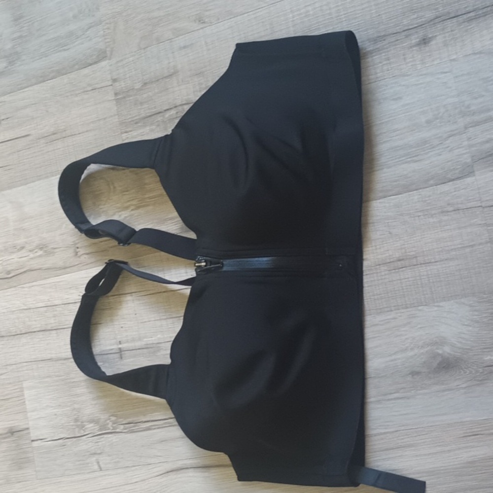 Victoria's secret maximum support black sports bra size 38c
